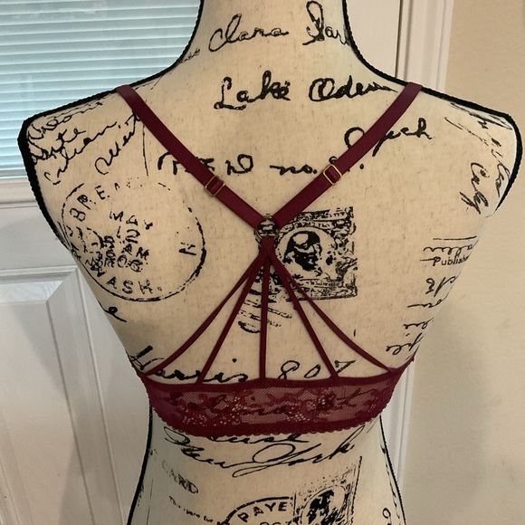 Victoria’s Woman’s Mauve laced tank-top Bombshell Bra. Size 36B. - Picture 4 of 7